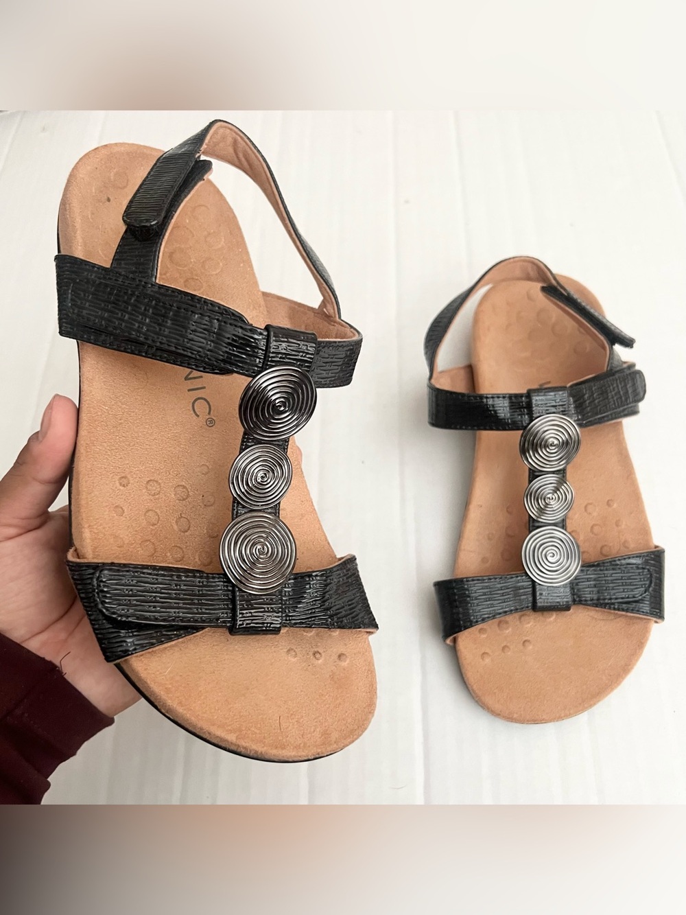 Vionic | Rest Farra ll Iris T-Strap Sandals